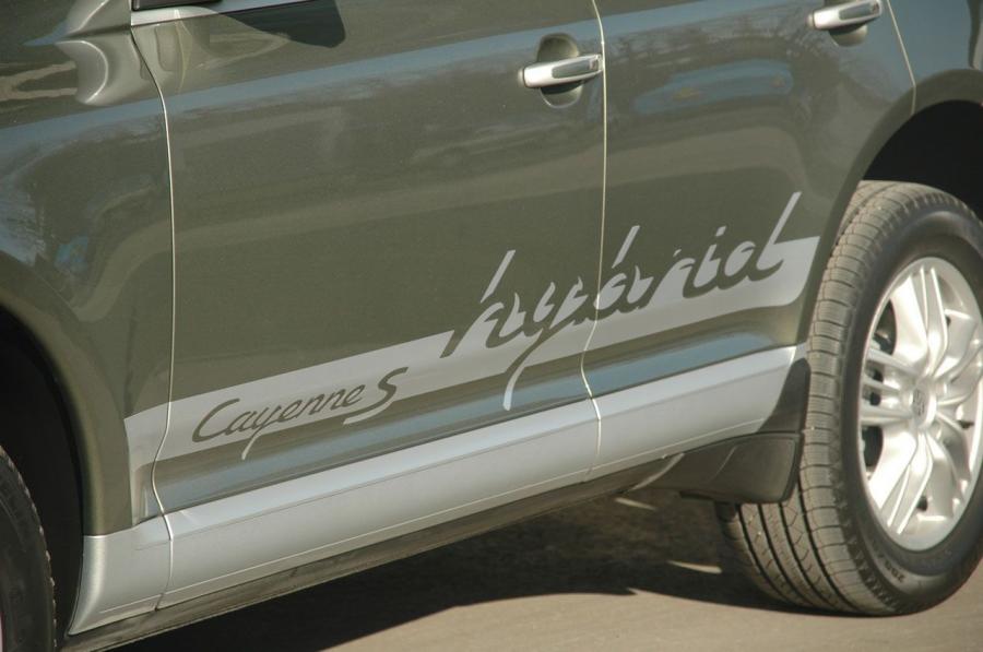  Porsche Cayenne S Hybrid 2007 года  (фото 15 из 21)
